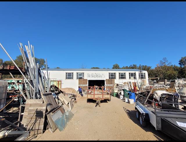 1,556M² WORKSHOP FOR SALE IN HOPEFIELD